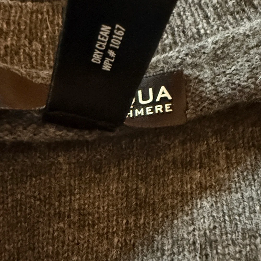 💗AQUA Cashmere dark grey sweater XS with pink/white striping on sides/arms